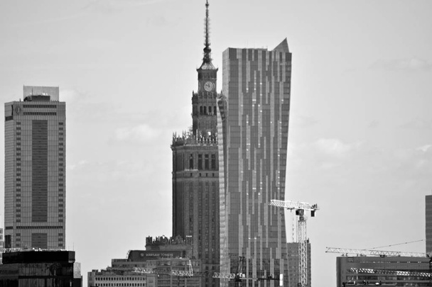 Vista grattacieli aziendali in centro, centro città. Bianco e nero
. - Foto, immagini