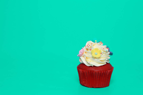 Syntymäpäivä kakku väri taustalle
 - Valokuva, kuva