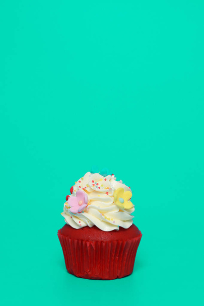 Birthday Cake On Color For The Background - Foto, Imagen