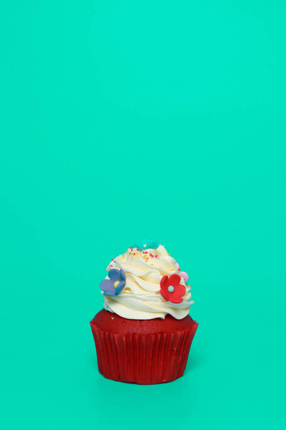 Birthday Cake On Color For The Background - Foto, Imagen