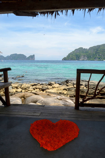 Ρομαντική παραλία σε νησί Phi Phi, Ταϊλάνδη - Φωτογραφία, εικόνα