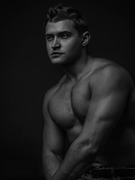 Portrait of a young caucasian male athlete with naked torso, black and white - Фото, изображение