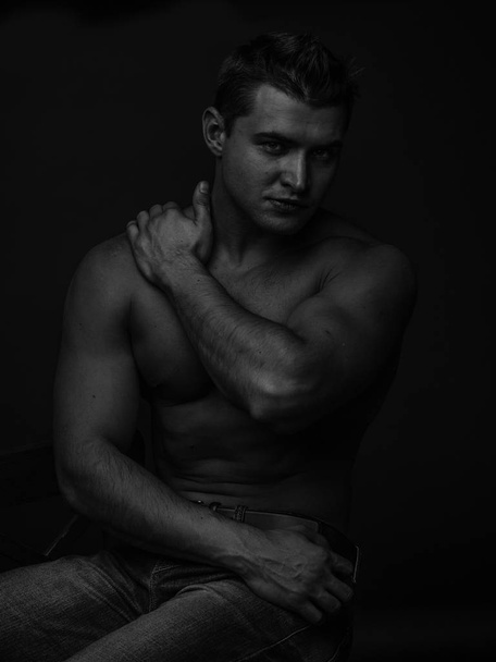 Portrait of a young caucasian male athlete with naked torso, black and white - Фото, изображение