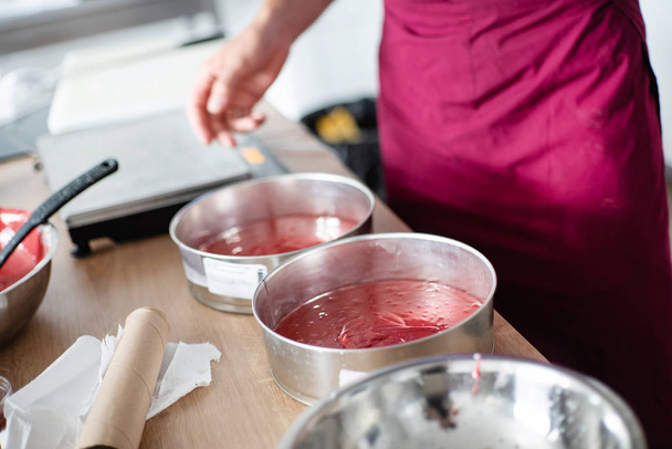 chef making cake, close up - Foto, Imagem