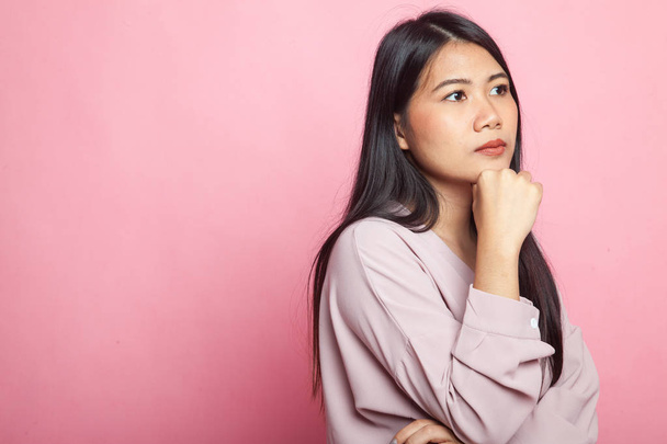 Serious  young Asian woman  look away on pink background - Foto, immagini