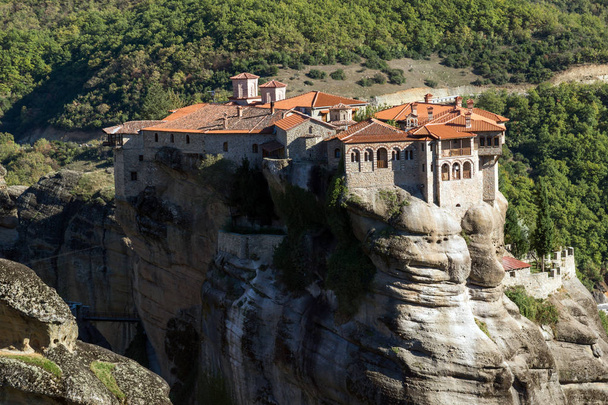 Amazing view of Holy Monastery of Varlaam in Meteora, Thessaly, Greece - Фото, зображення