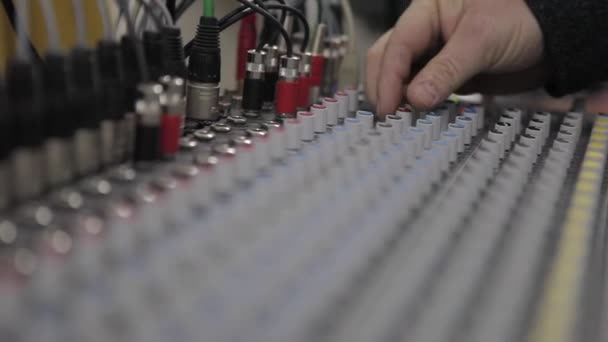 Panel de control del mezclador de música de sonido - Metraje, vídeo