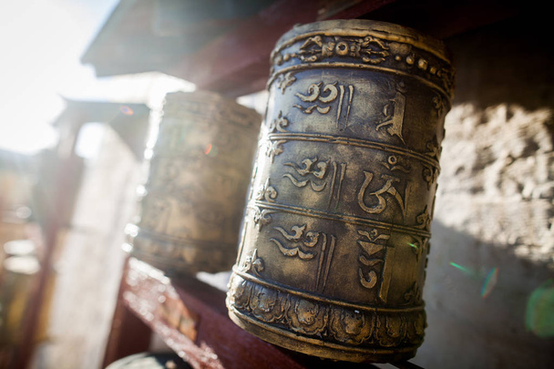 Spinning Buddhist prayer drums at a monastery in Mongolia. - Fotoğraf, Görsel