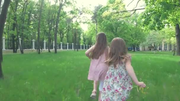 két kislány, a park - Felvétel, videó