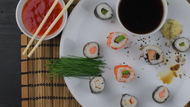 Ensemble de sushis, nourriture japonaise. Des sushis. Menu sushi. Design plat Vue de dessus
. - Séquence, vidéo