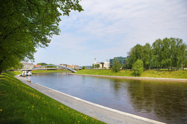 Vilnius - Litauen, schöne Aussicht auf den Fluss - Foto, Bild