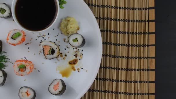 Sushi set, japonské jídlo. Suši rolích. Sushi menu. Plochý design pohled shora. - Záběry, video