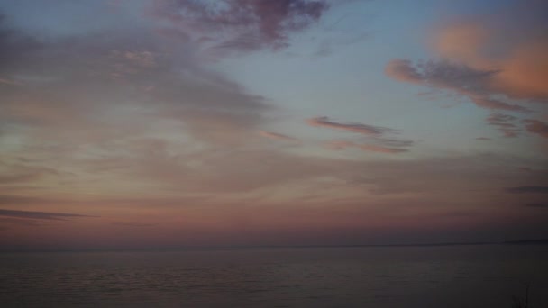 Západ slunce nad Baltské moře mys Kolka Lotyšsko - Záběry, video