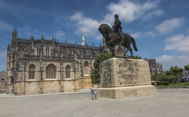 Statua Nuno Alvares Pereira na koniu w Batalha, Portugal - Photo, Image