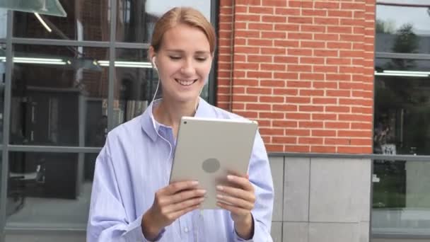 Online Video Chat on Tablet by Walking Woman on Street - Video, Çekim
