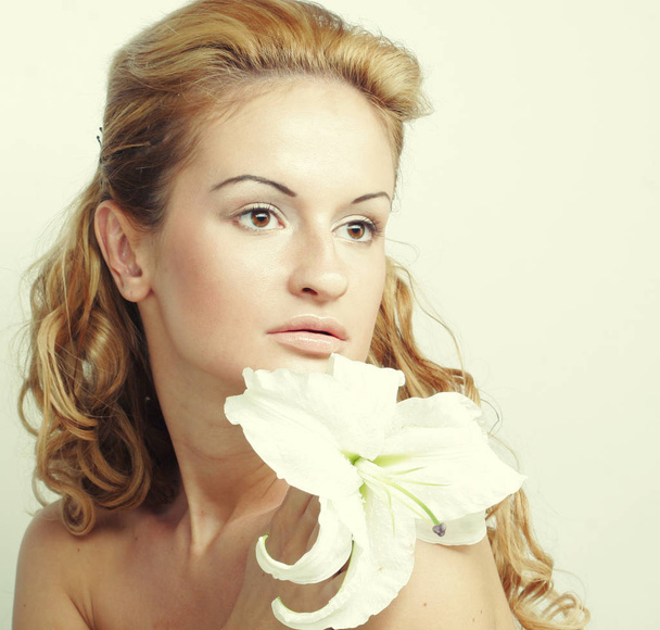 young woman with beautiful wedding hairstyle - 写真・画像