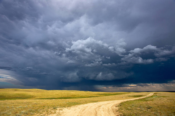 Prérijní bouřkové mraky Saskatchewan Kanada letní nebezpečí - Fotografie, Obrázek
