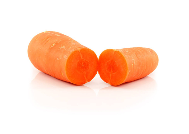 Viipaloitu porkkana eristetty valkoinen
 - Valokuva, kuva