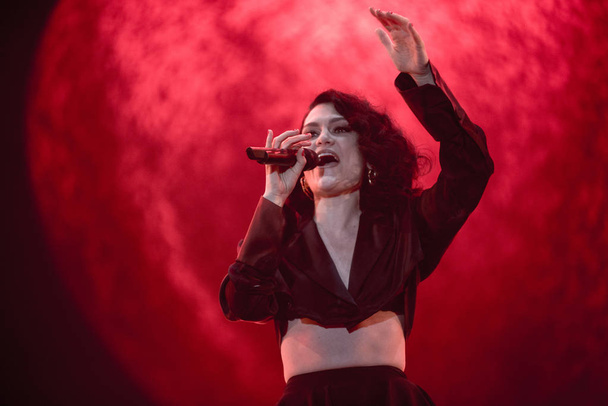 BONTIDA, ROMANIA - JULY 22, 2018: Singer Jessie J and her band performing live on the Main Stage of Electric Castle festival - Φωτογραφία, εικόνα