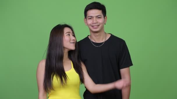 Joven feliz pareja asiática juntos
 - Metraje, vídeo