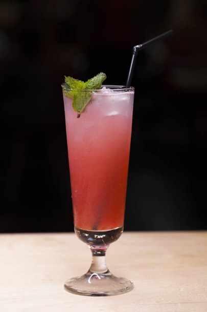 Red cherry cocktail with mint - Φωτογραφία, εικόνα