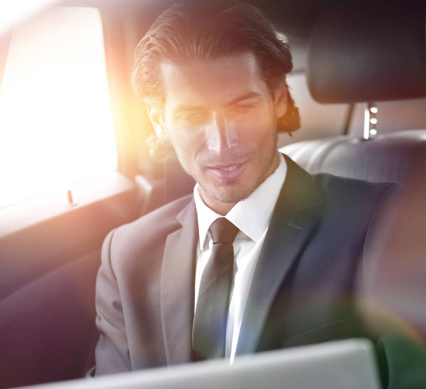 man working on laptop while sitting in the car - Foto, imagen