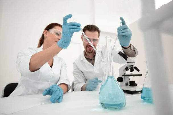 medical technicians working in laboratory - Foto, immagini