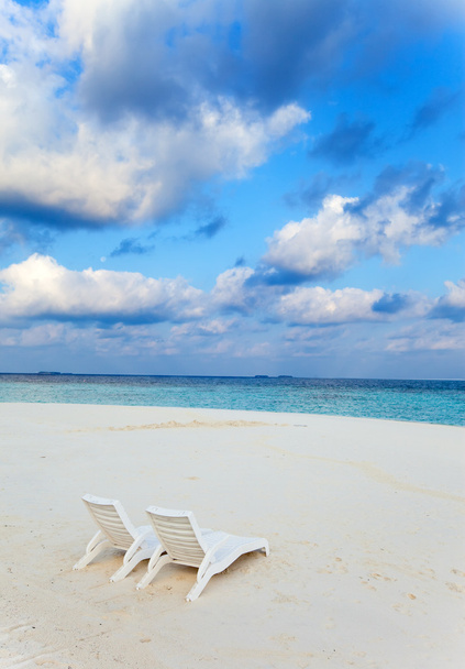 Empty beach chair before ocean - Zdjęcie, obraz