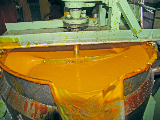 Εργοστάσιο επεξεργασίας μάνγκο, όπου μάνγκο υποβάλλονται σε επεξεργασία για την προετοιμασία ποτών, χυμοί, μαρμελάδες, πολτός, Ratnagiri, Ινδία - Φωτογραφία, εικόνα