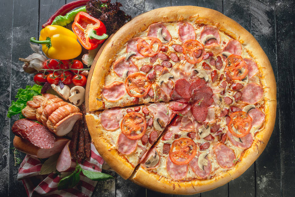 delicious  Pizza Prosciutto with tomatoes - Fotografie, Obrázek