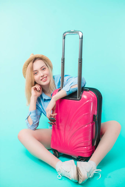 entertainment concept. gorgeous blond woman enjoying travelling - Foto, Imagen