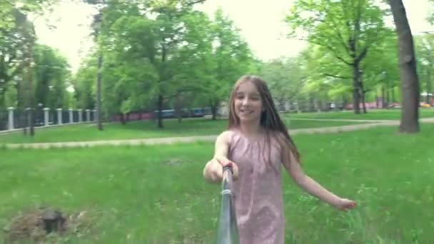 Little girl in park - Footage, Video