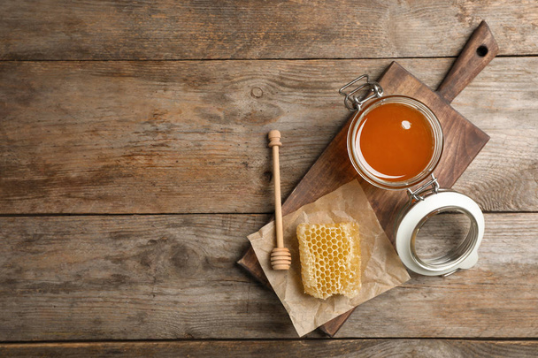 Flat lay composition with fresh honey on wooden background - 写真・画像