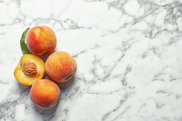 Flat lay composition with ripe peaches on marble background - Fotó, kép
