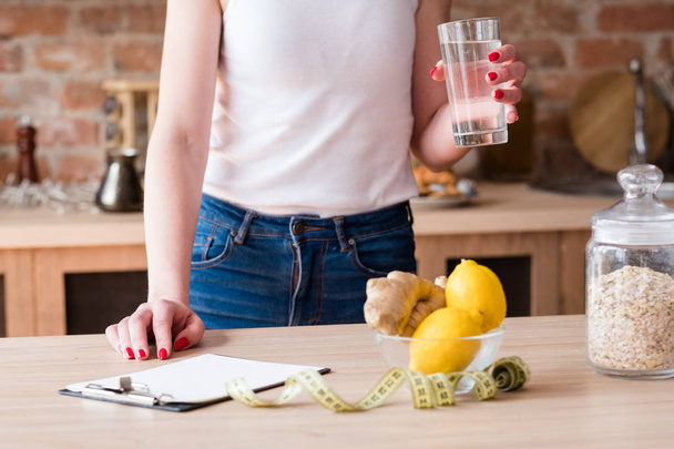 detox diet slimming weight loss woman lemon ginger - Foto, afbeelding