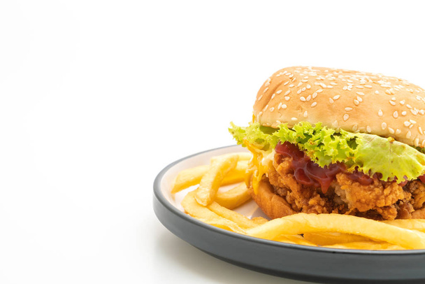 жареный куриный бургер изолирован на белом фоне - нездоровый стиль питания
 - Фото, изображение