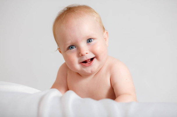 helles Porträt des entzückenden Babys - Foto, Bild