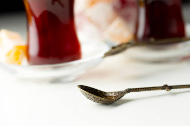 Tradycyjnej tureckiej herbaty z bliska - Zdjęcie, obraz