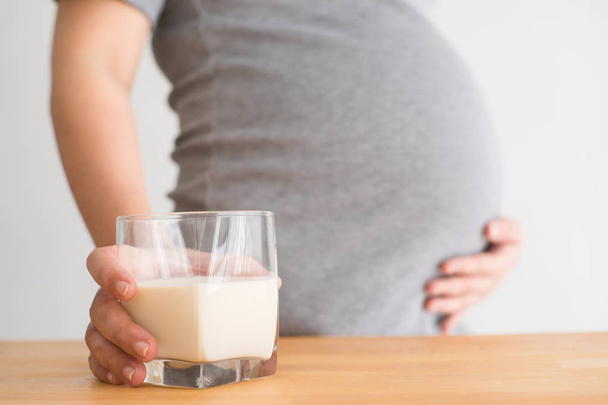 Healthy pregnancy woman with glass of milk - Foto, Imagem