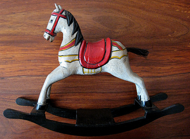 Cavalo de baloiço
 - Foto, Imagem