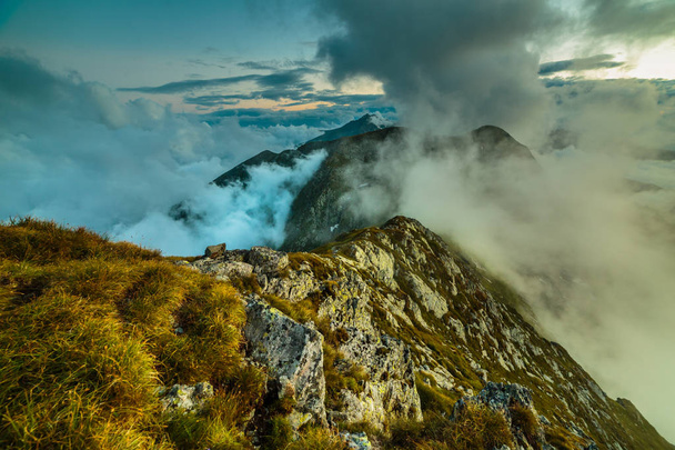 Summer landscape with high mountains and clouds in a summer day - Foto, Imagen