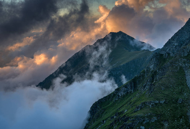 Summer landscape with high mountains and clouds in a summer day - Foto, Bild