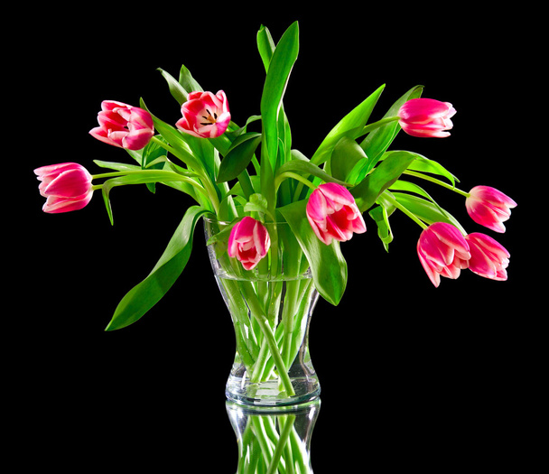 розовые тюльпаны в прозрачной вазе
 - Фото, изображение