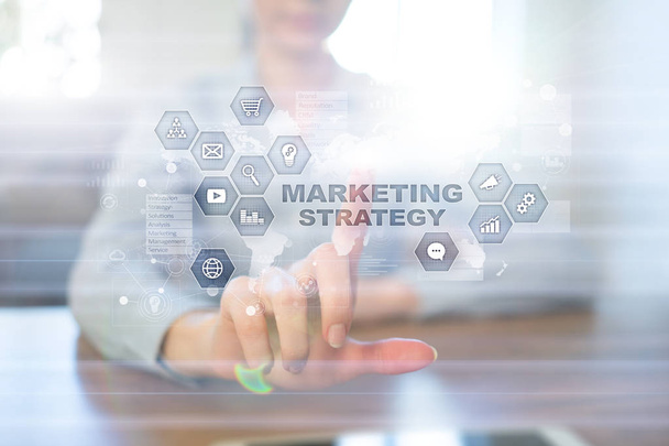Marketing stratégia koncepció a virtuális képernyőn. Internet, reklám- és digitális technológia koncepció. Árbevétel-növekedés. - Fotó, kép
