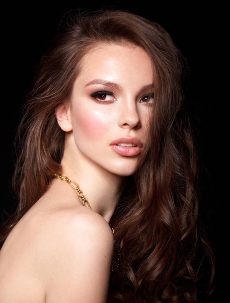 Beautiful young female model with golden necklace - Foto, Imagem