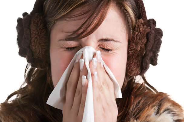 Mujer enferma estornudando
 - Foto, Imagen