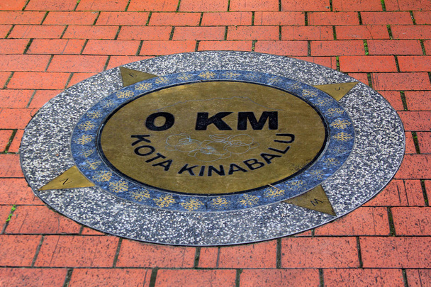 16 de março de 2011, na capital de Sabah, uma placa comemorativa com zero quilômetros (0 km) foi aberta e espera-se que se torne outra atração turística
. - Foto, Imagem