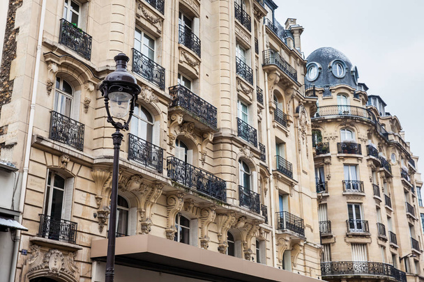 Παλαιά κτίρια στην οδό Danton Παρίσι Γαλλία - Φωτογραφία, εικόνα