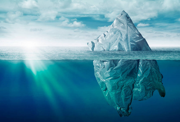 plastic zak milieu vervuiling met ijsberg van trash  - Foto, afbeelding
