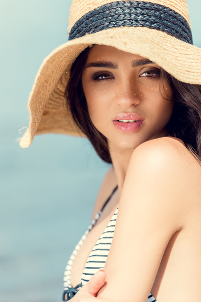 beautiful young woman posing in straw hat at summertime - Фото, зображення